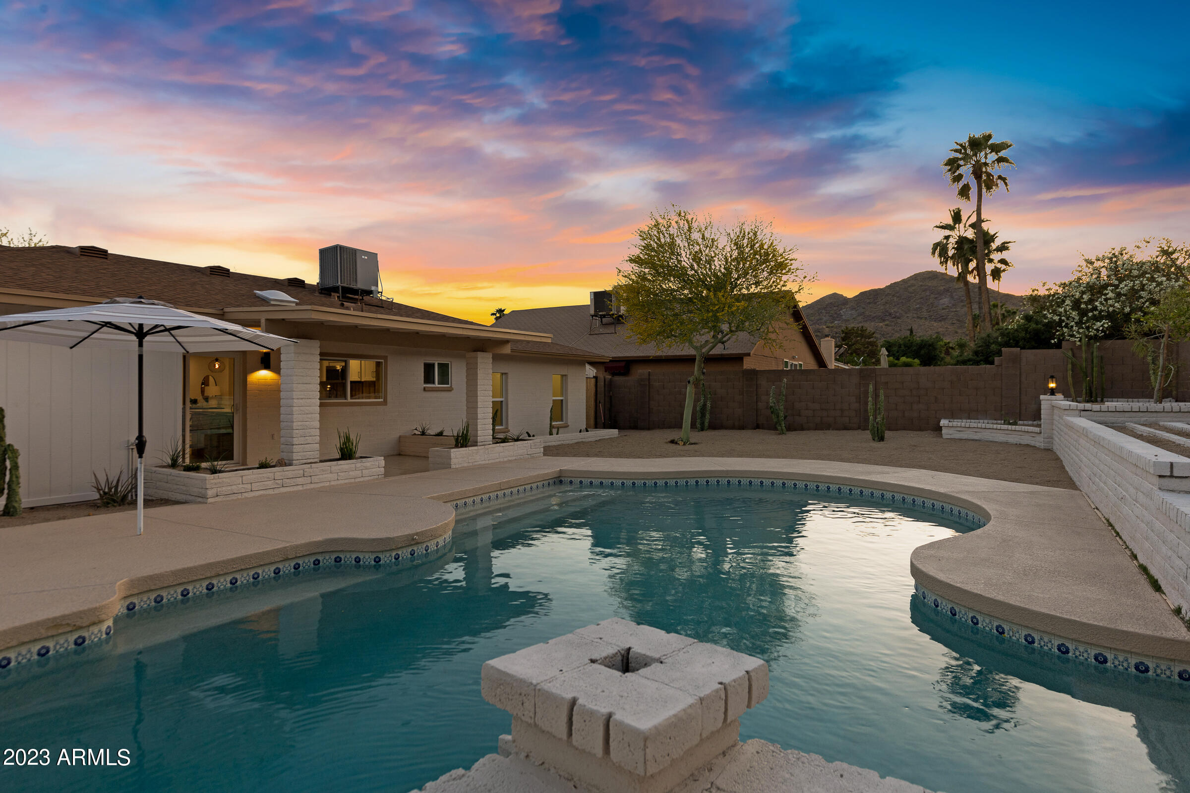 4324 E SUNRISE Drive