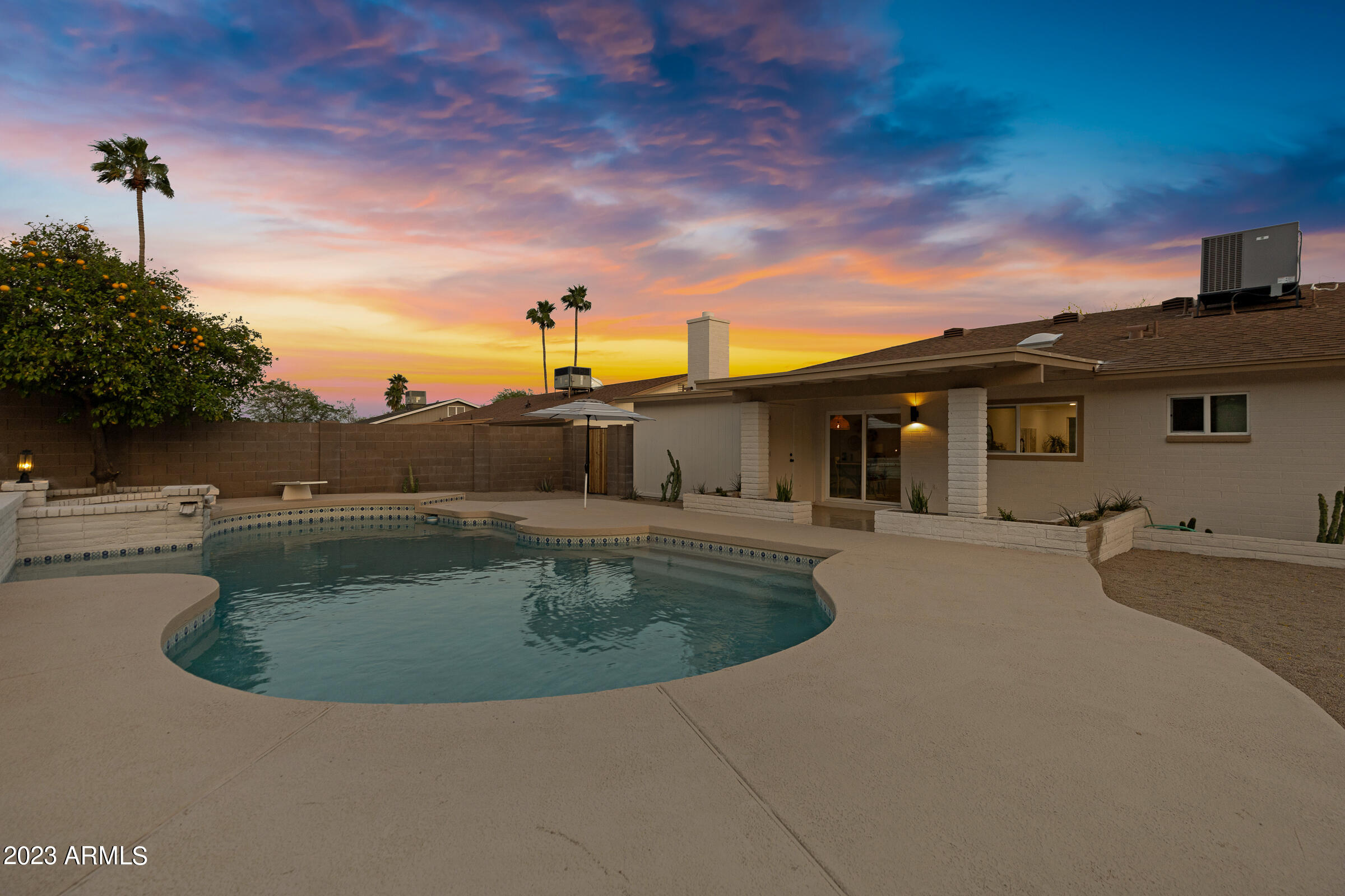4324 E SUNRISE Drive