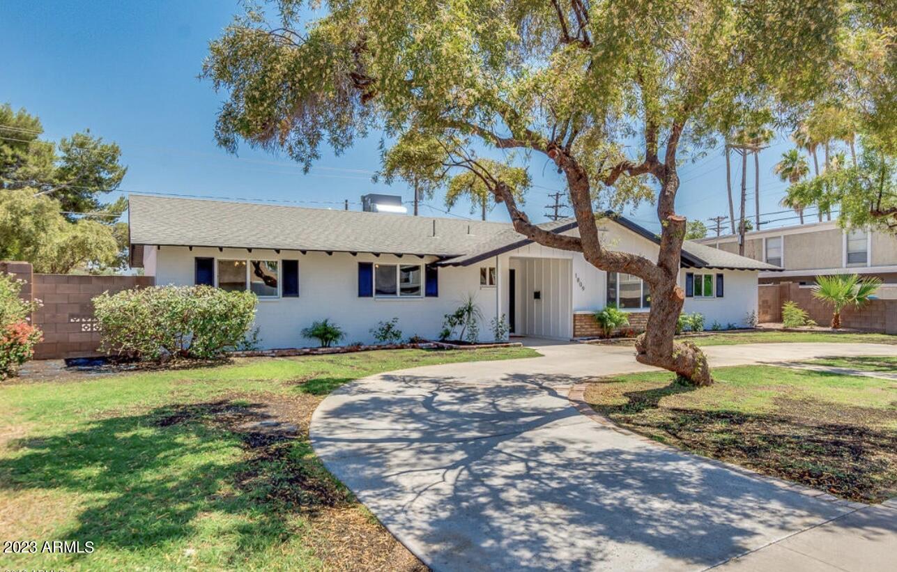 1809 E CONCORDA Drive