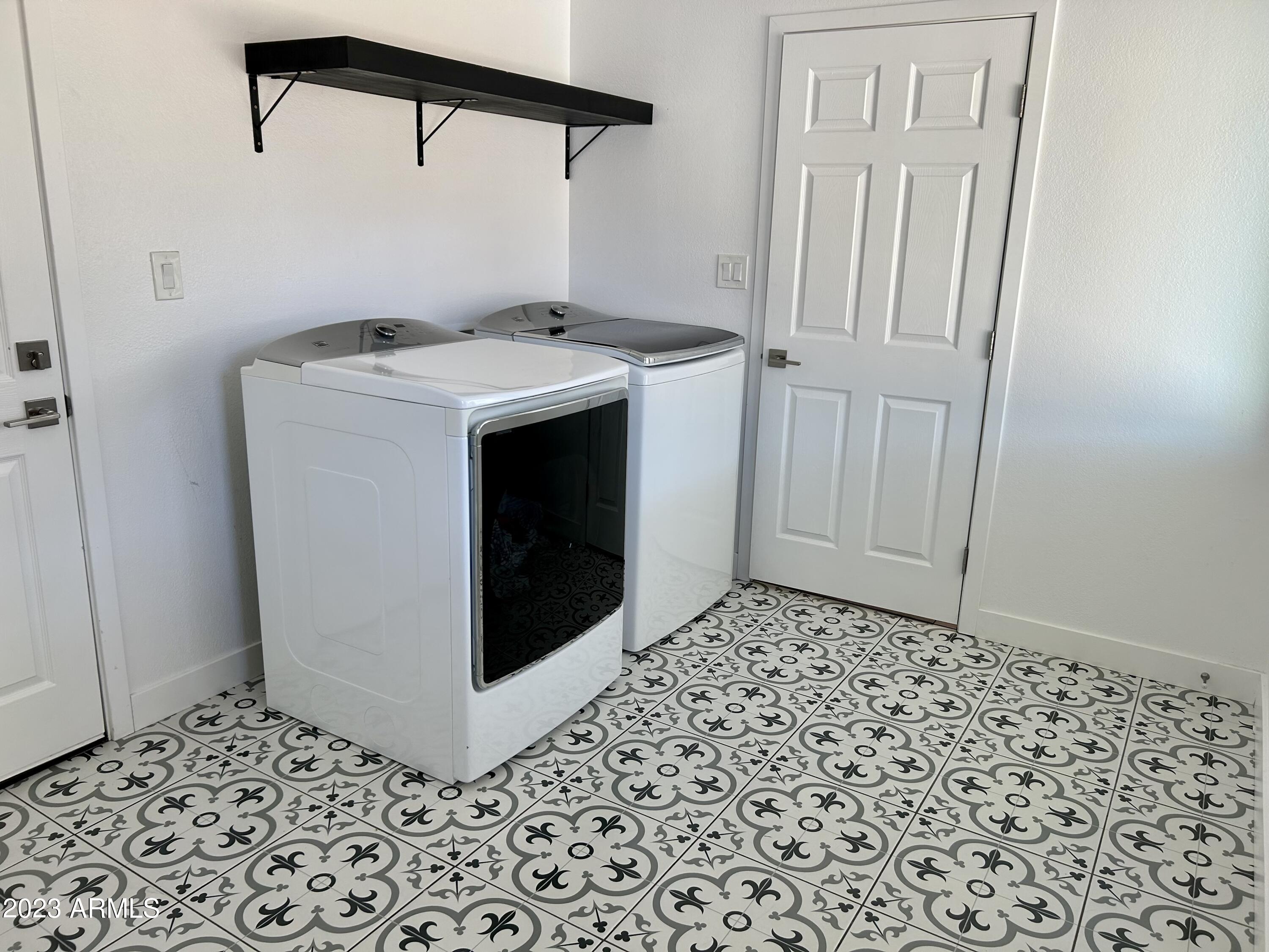 1809 E CONCORDA Drive