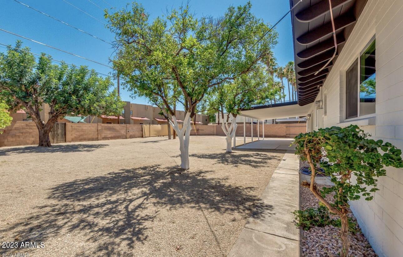 1809 E CONCORDA Drive