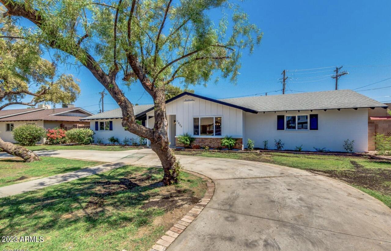 1809 E CONCORDA Drive