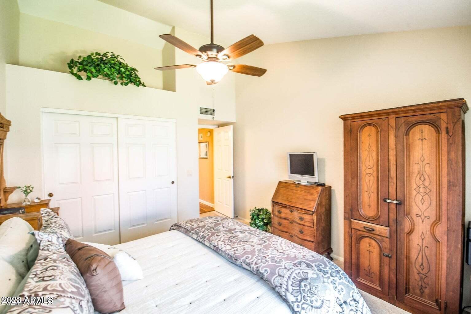 9112 W TOPEKA Drive