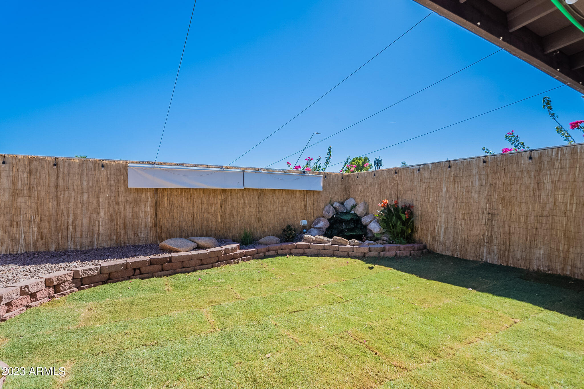 995 W OAKLAND Street