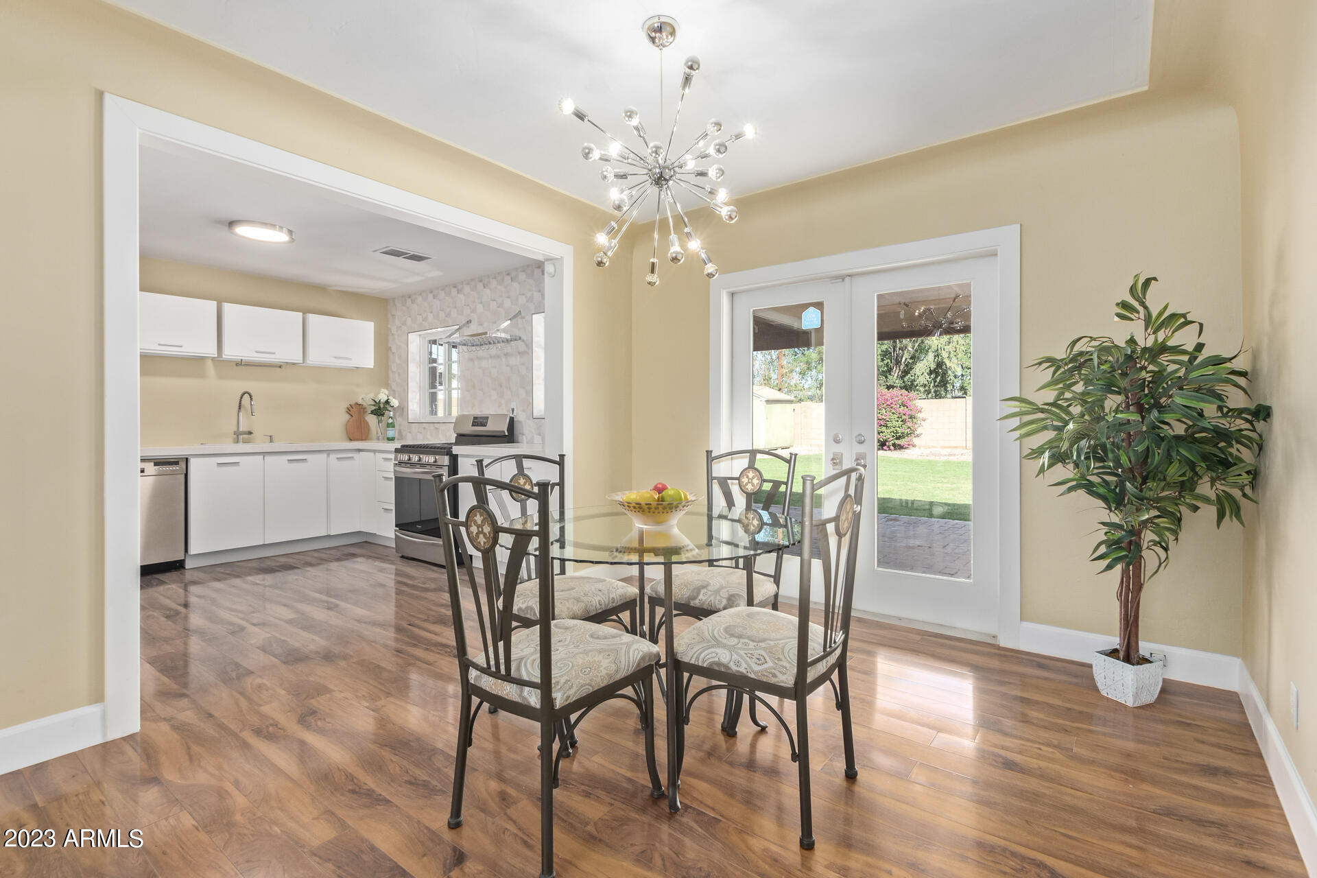 2546 E HEATHERBRAE Drive