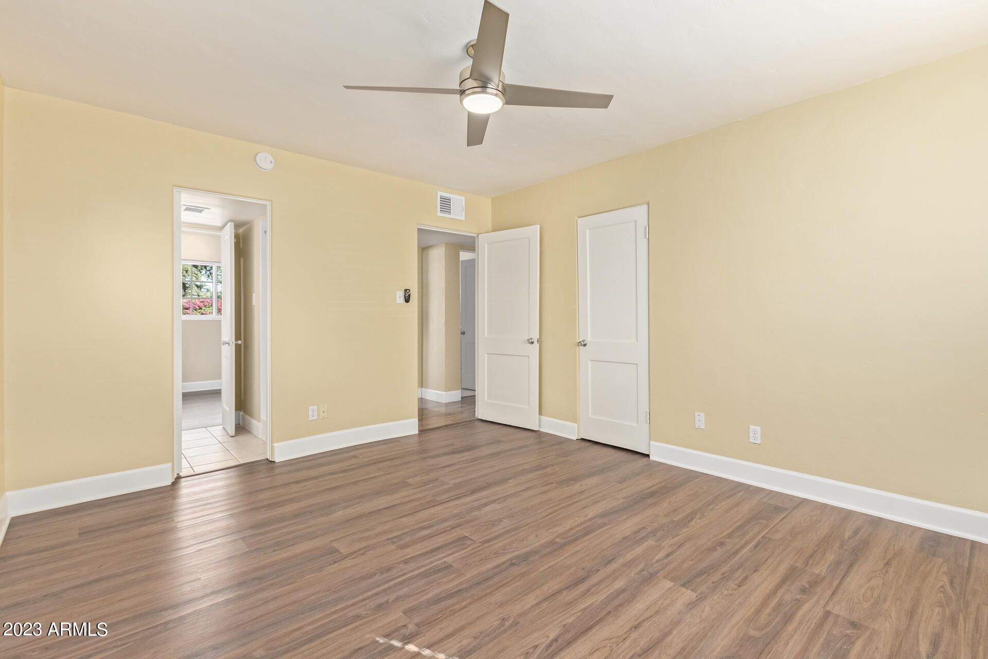 2546 E HEATHERBRAE Drive