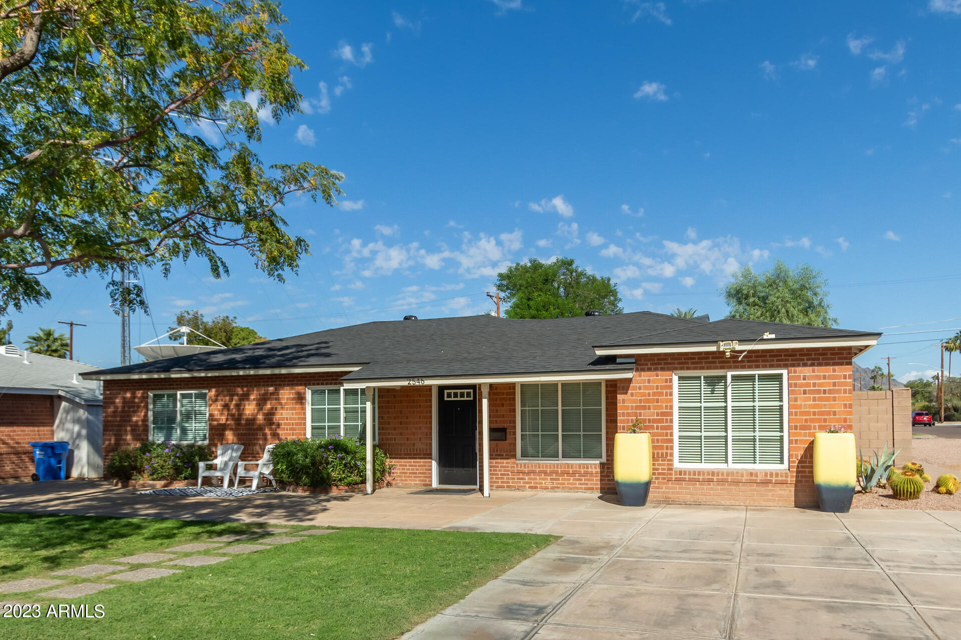 2546 E HEATHERBRAE Drive