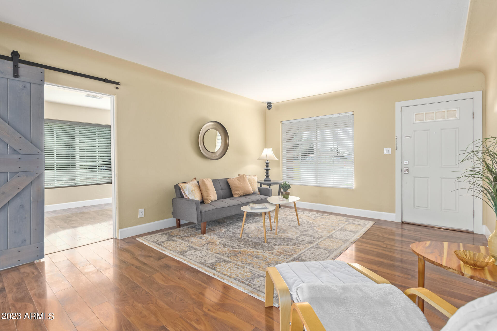 2546 E HEATHERBRAE Drive