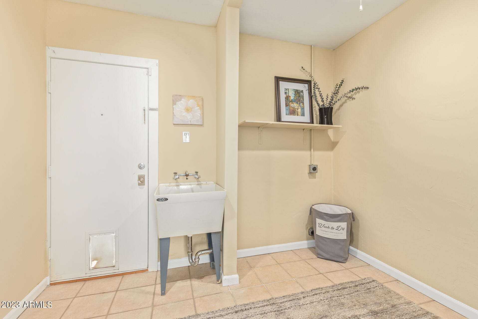 2546 E HEATHERBRAE Drive