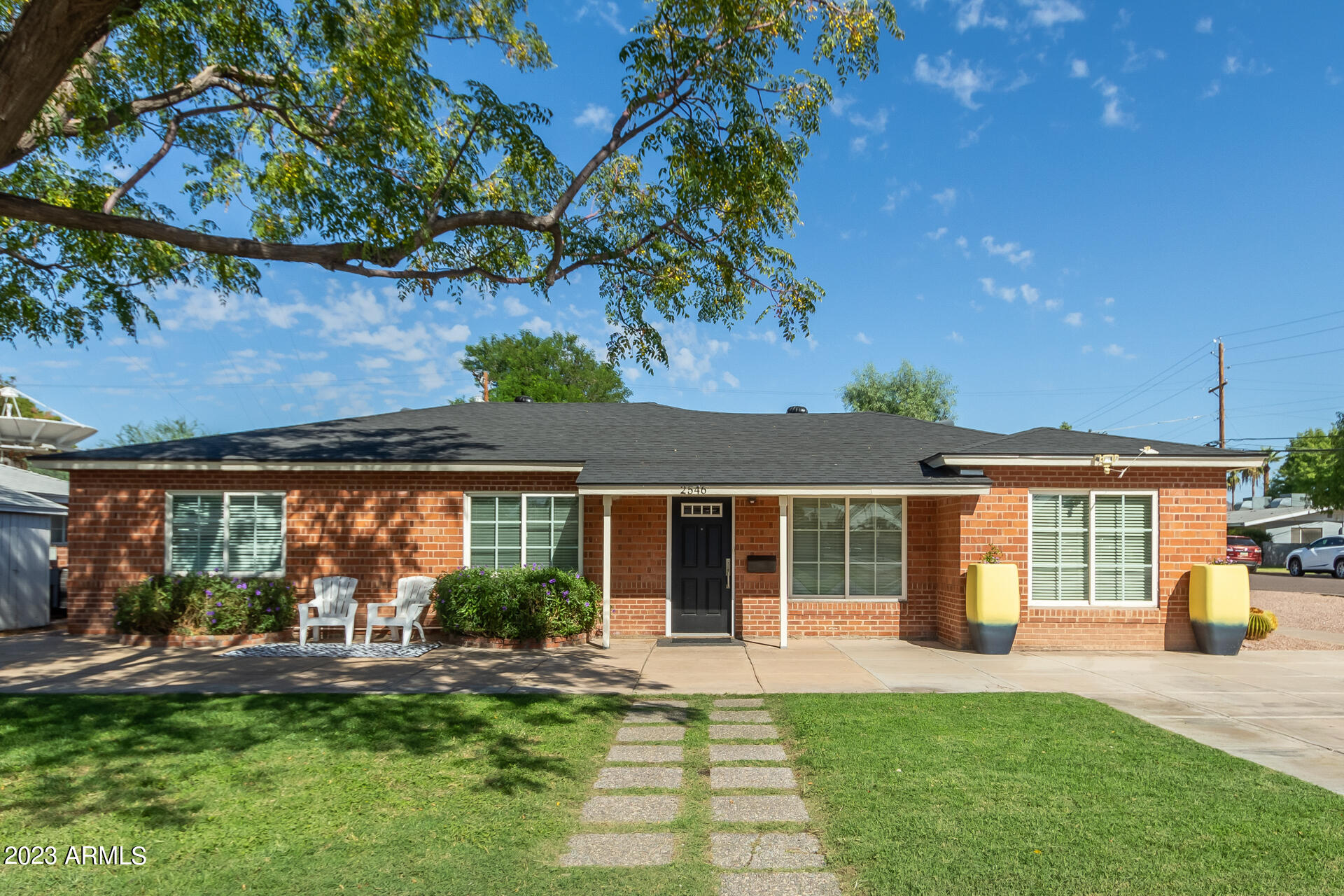 2546 E HEATHERBRAE Drive