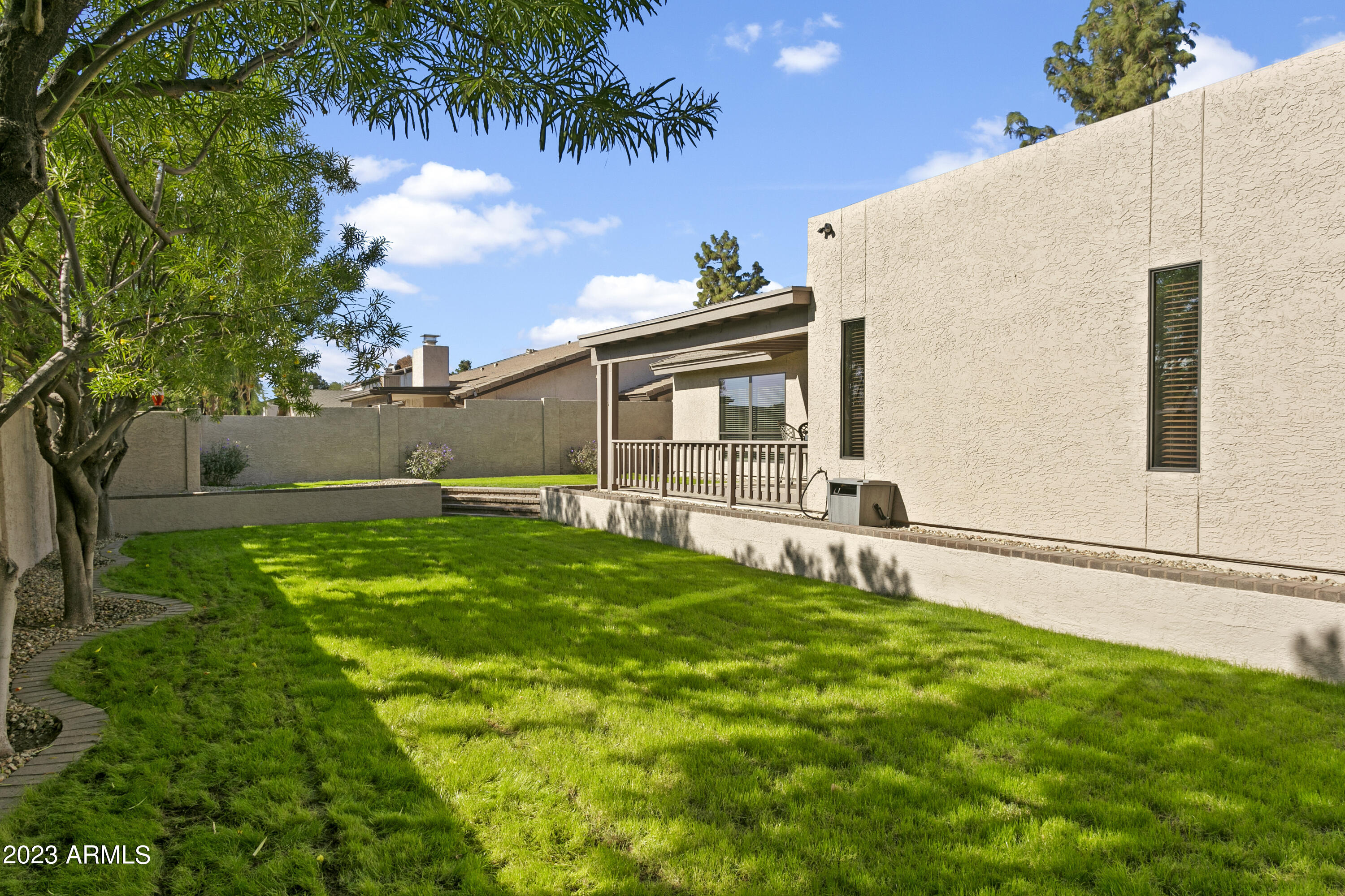 1719 E DIAMOND Drive
