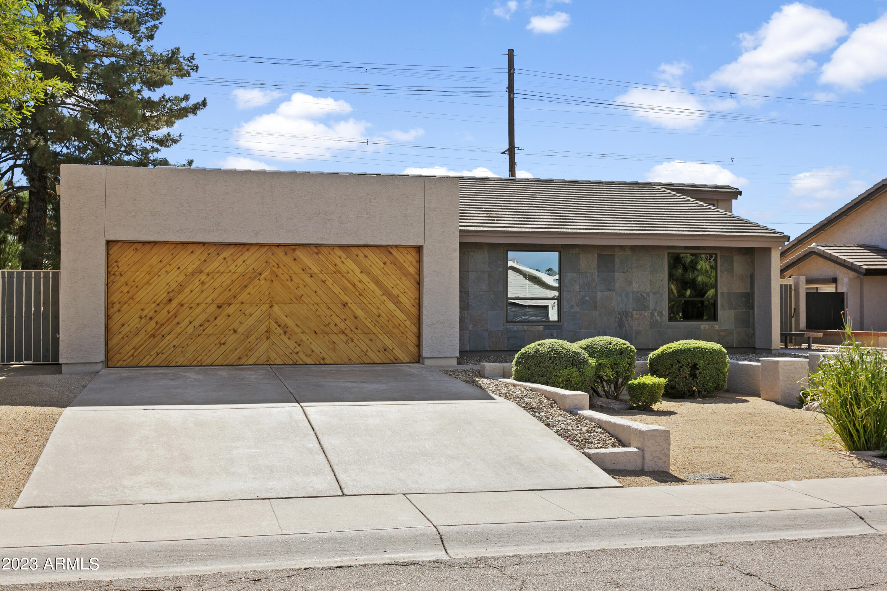 1719 E DIAMOND Drive