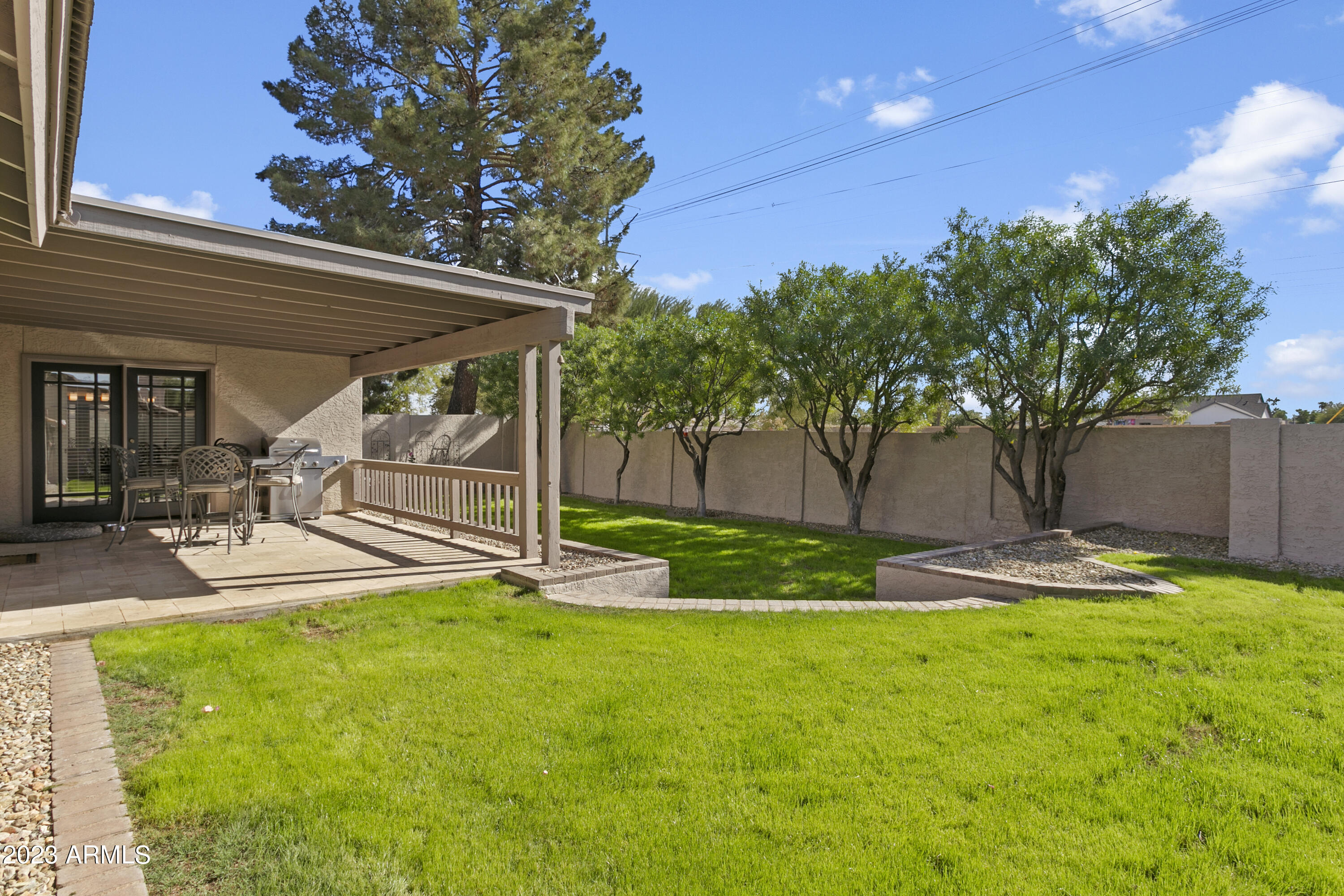 1719 E DIAMOND Drive