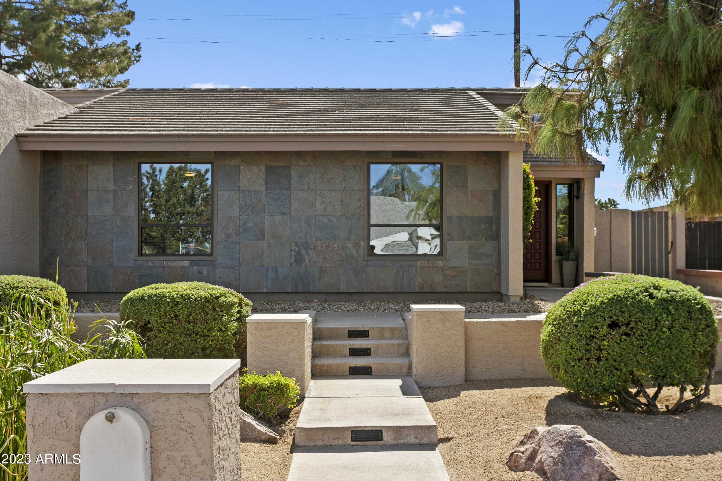 1719 E DIAMOND Drive