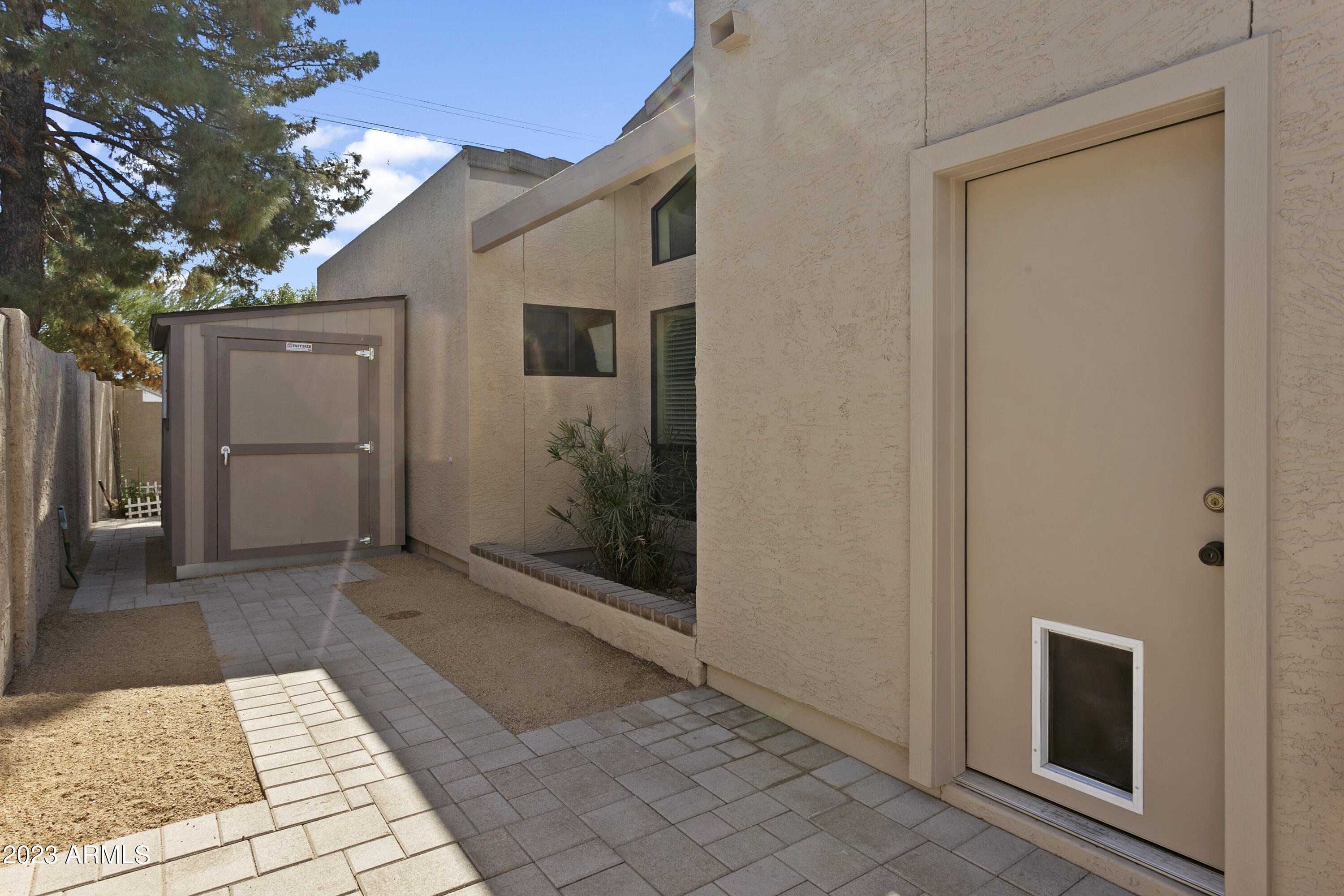1719 E DIAMOND Drive