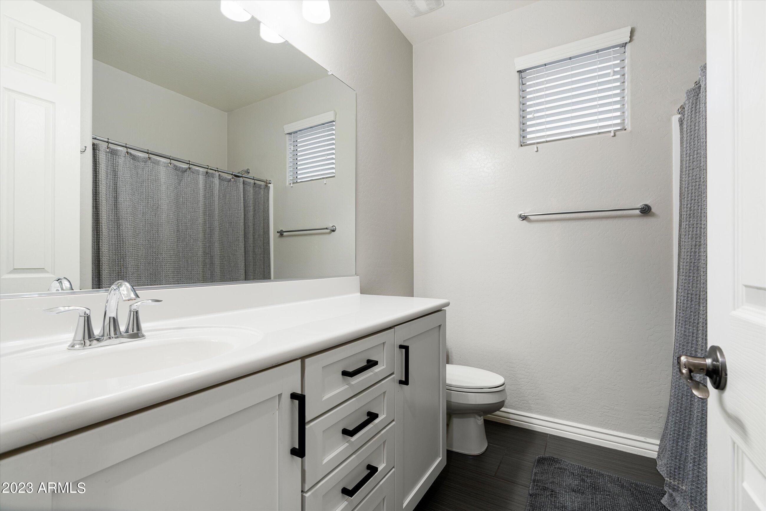 1804 W TOMBSTONE Trail