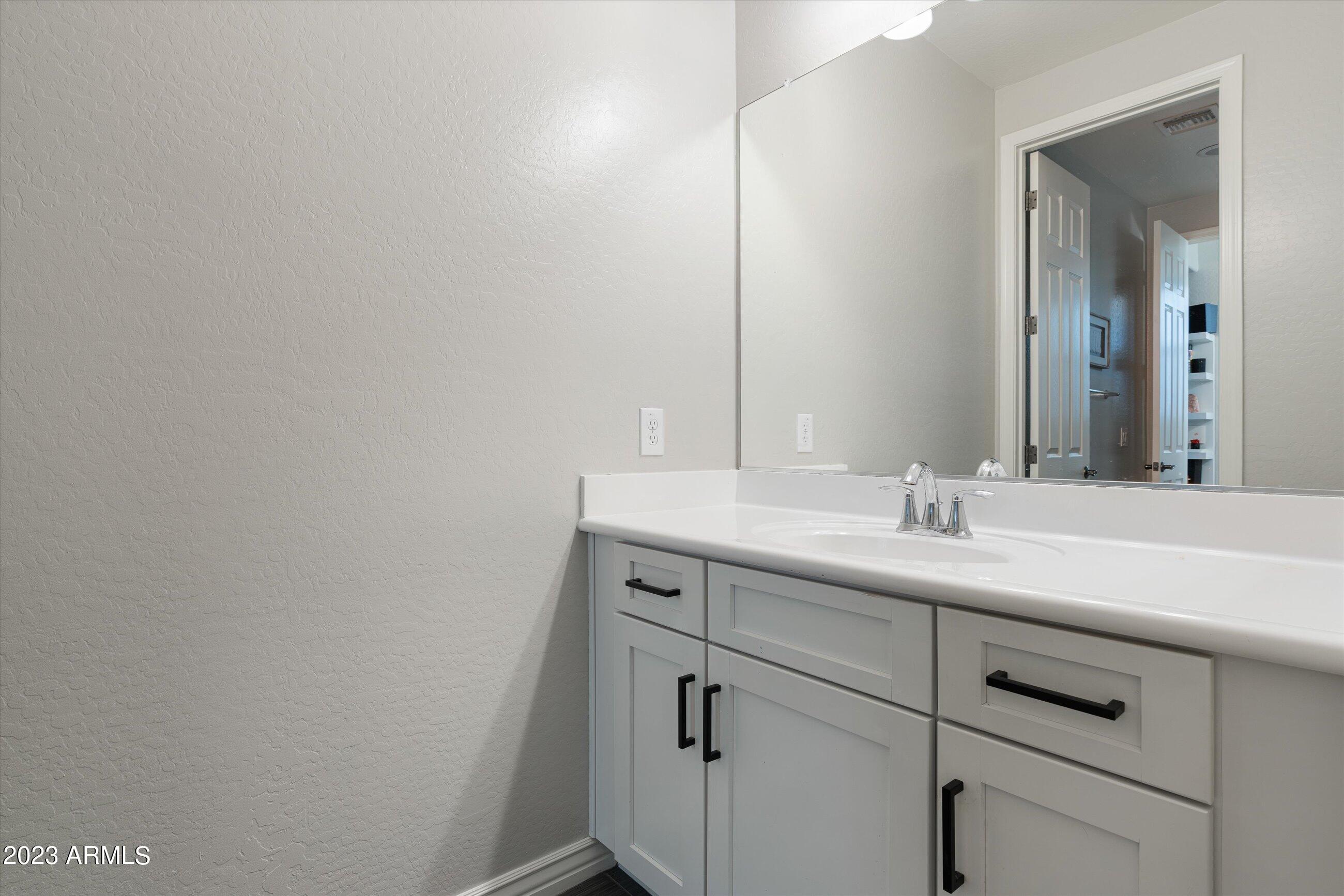1804 W TOMBSTONE Trail