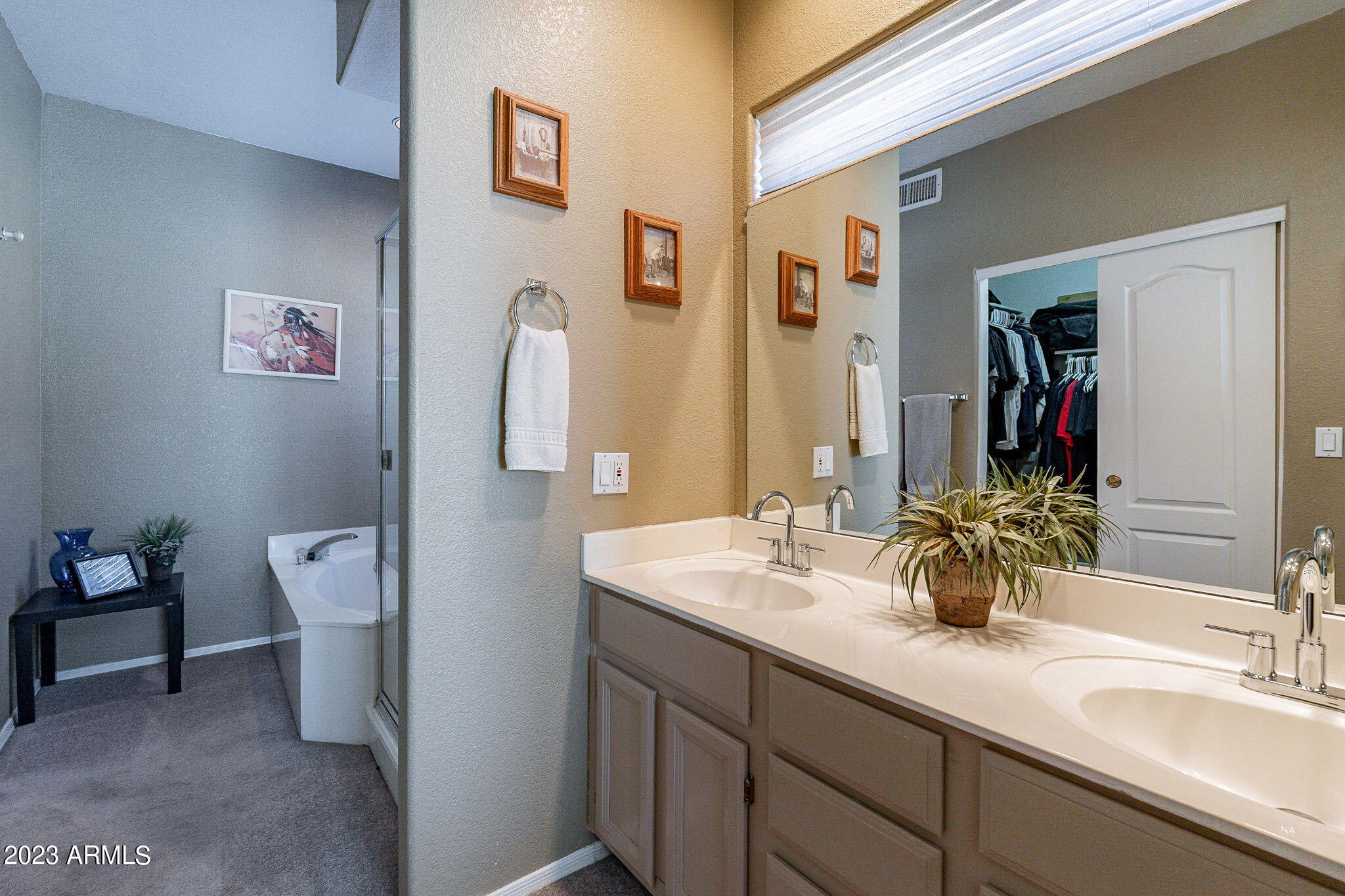 1937 E Fellars Drive