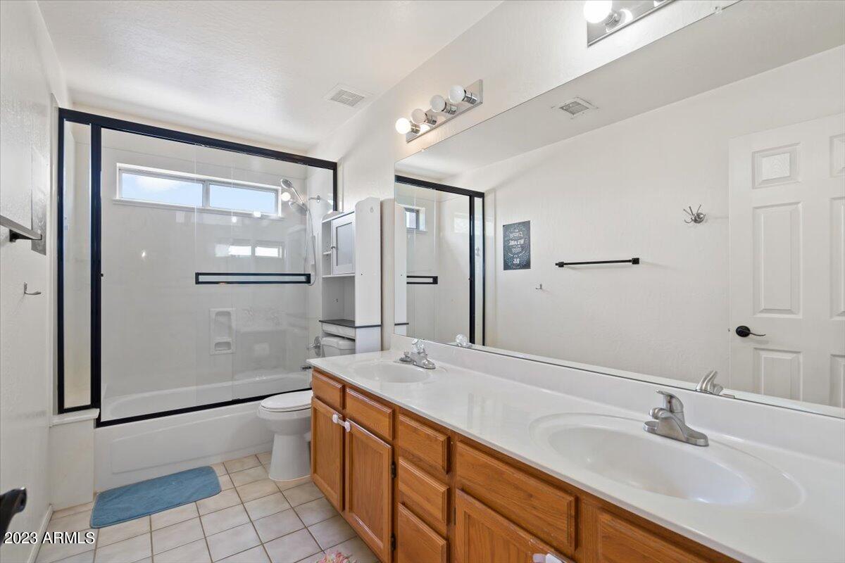 8807 E FLORIADE Drive