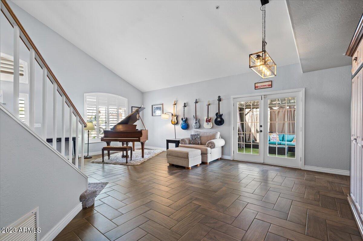 8807 E FLORIADE Drive