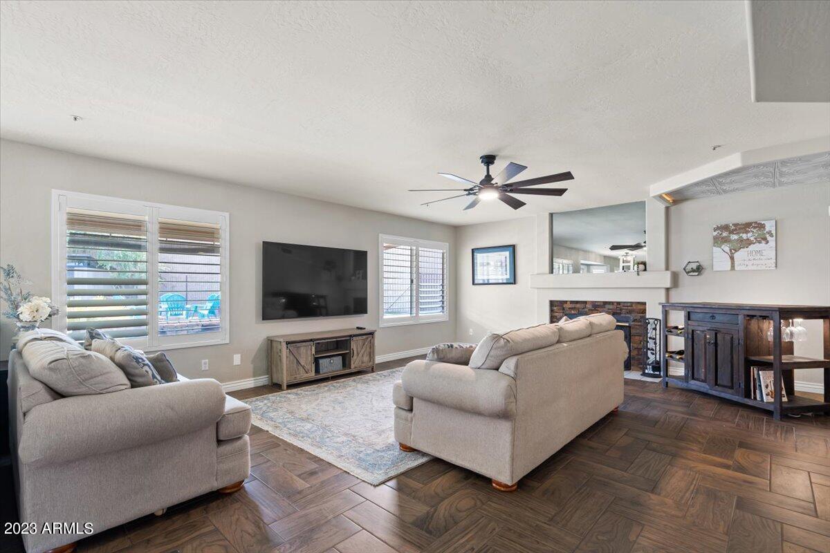 8807 E FLORIADE Drive