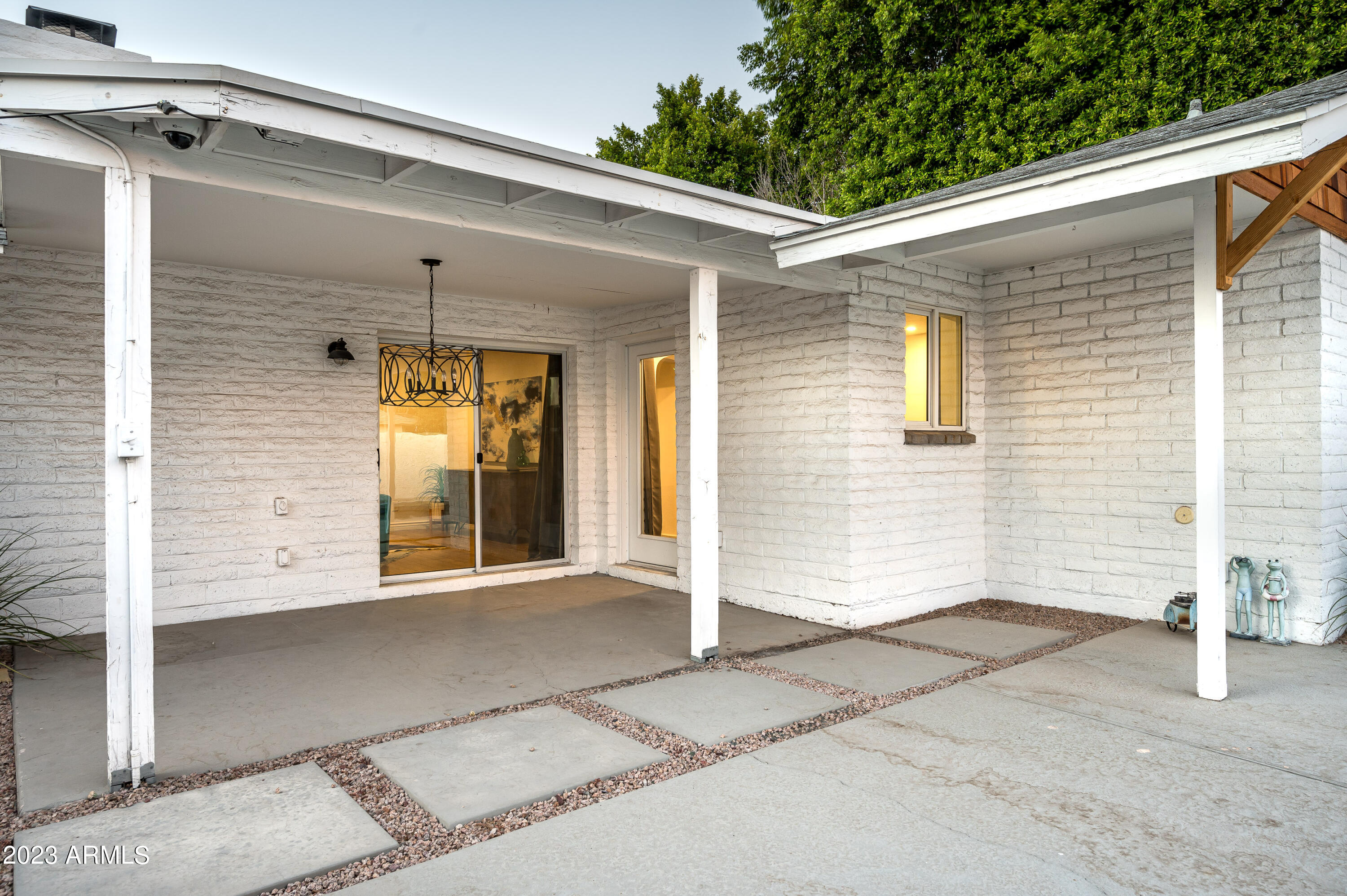 515 W EDGEMONT Avenue
