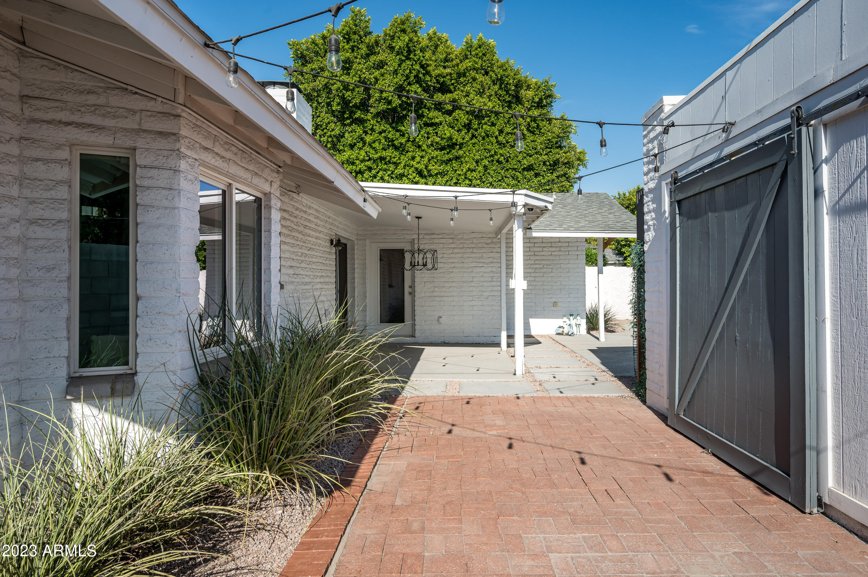 515 W EDGEMONT Avenue