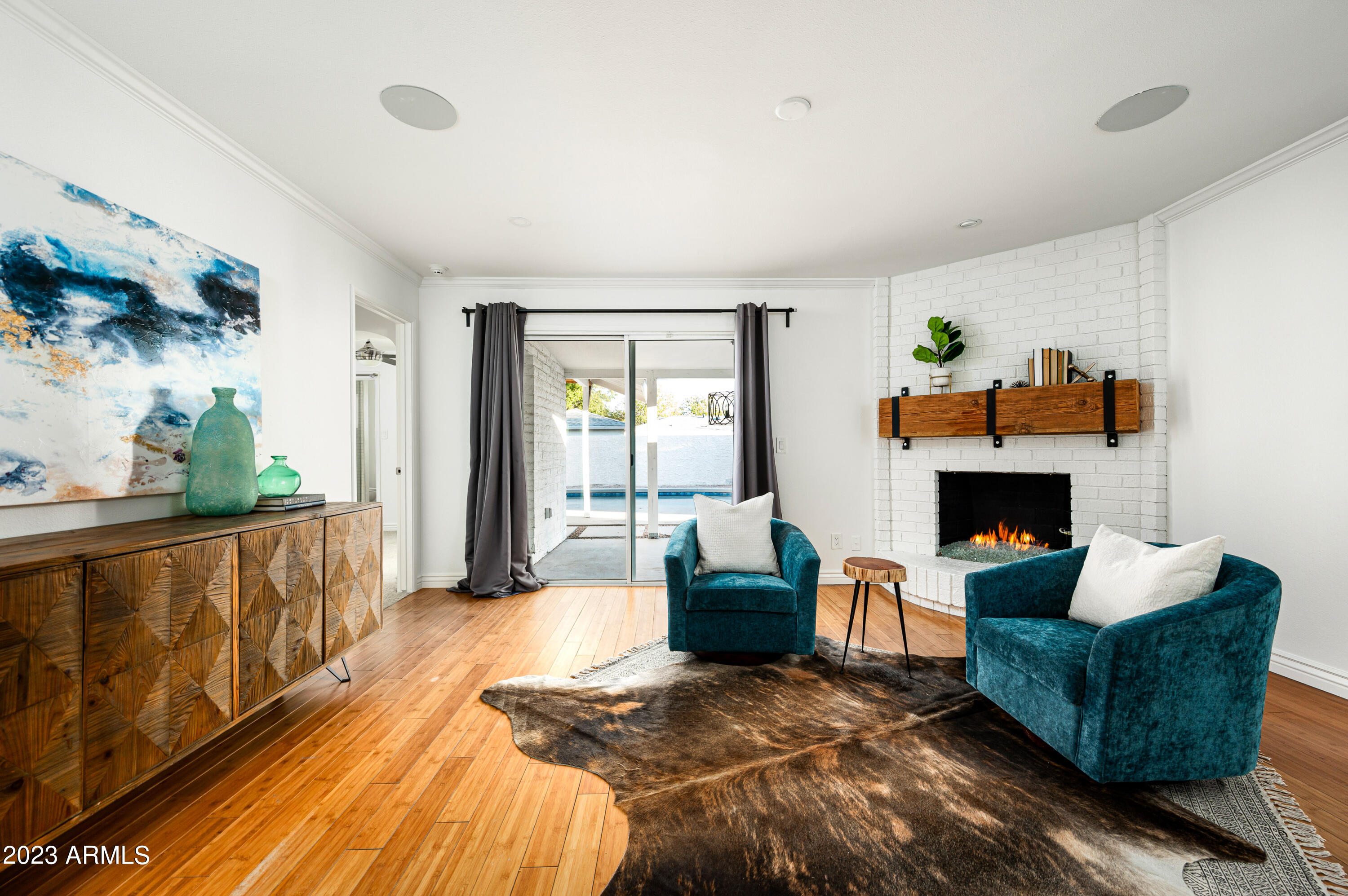 515 W EDGEMONT Avenue