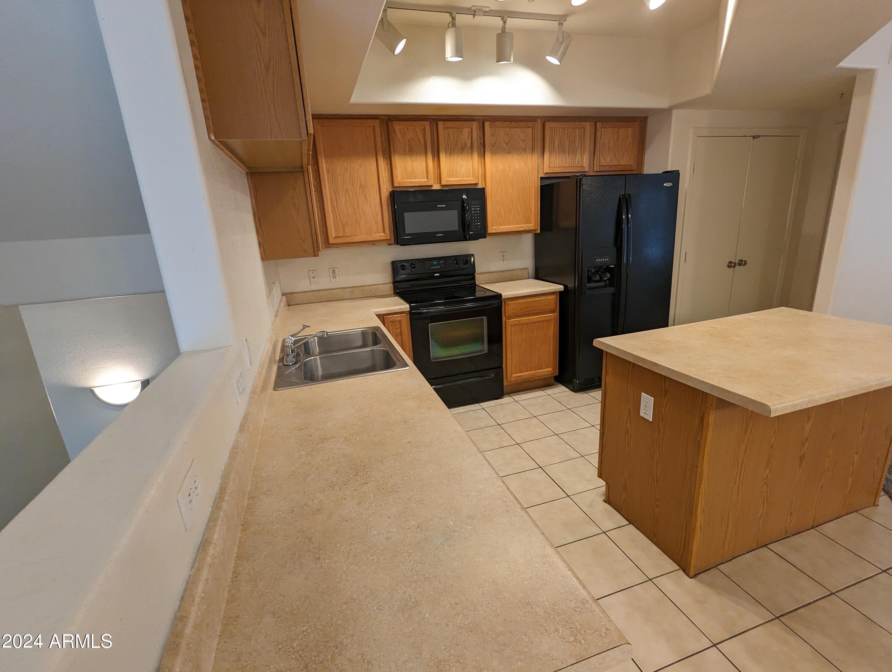 2401 E RIO SALADO Parkway, 1198