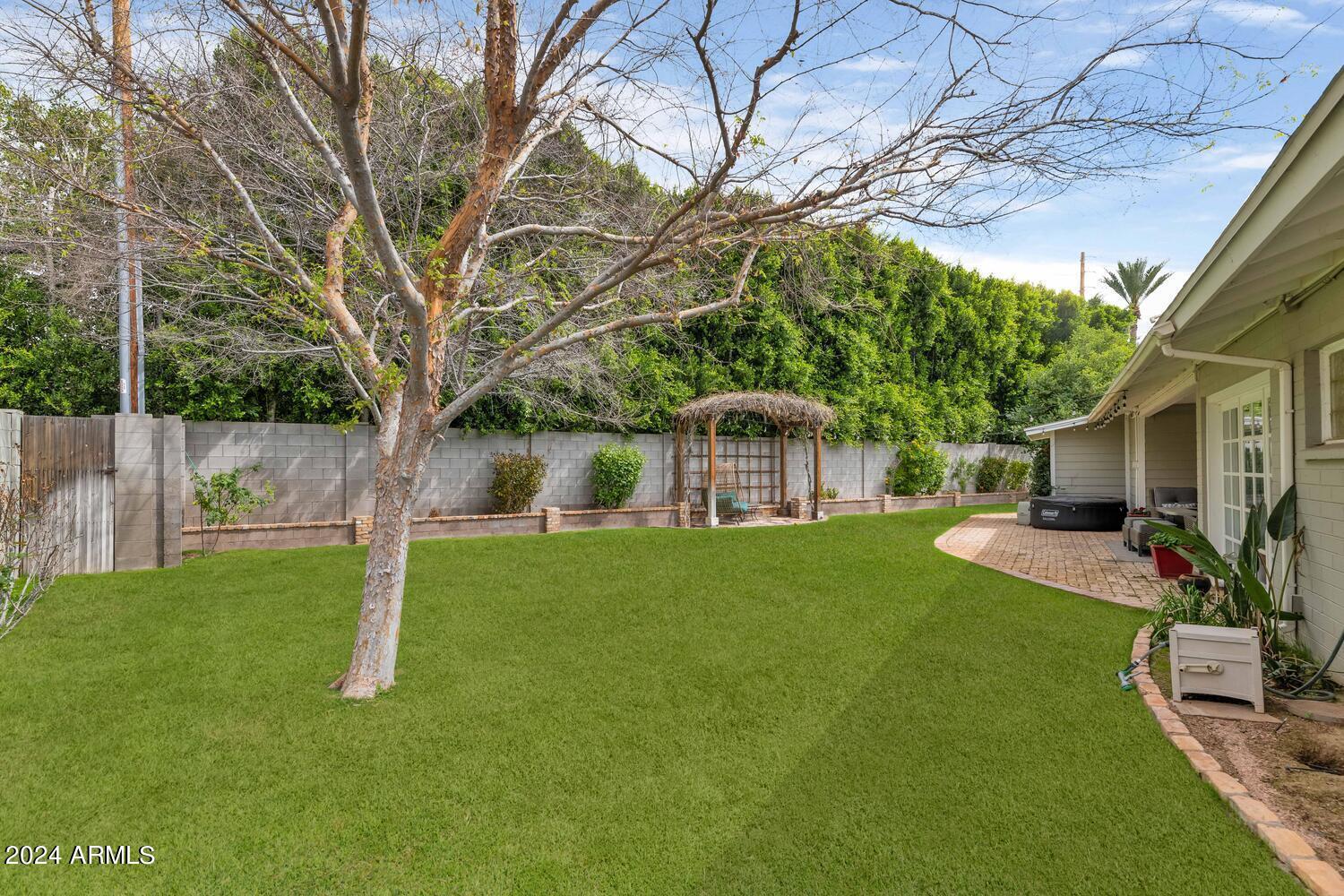 4634 E CALLE TUBERIA