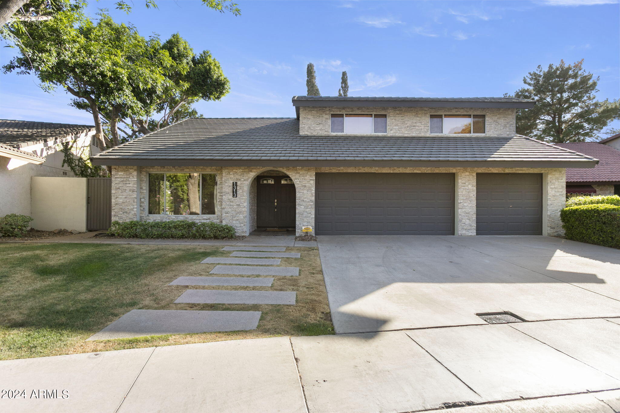 1313 E BAYVIEW Drive