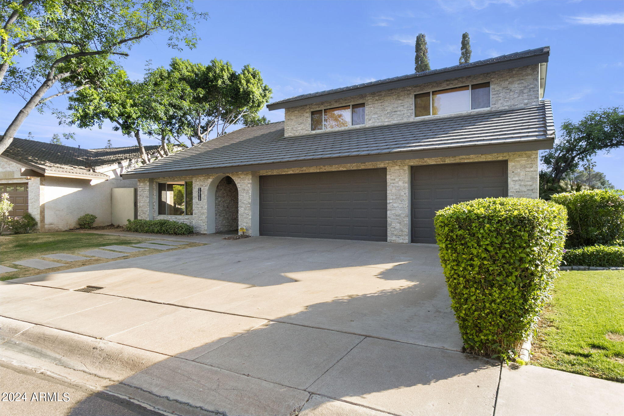 1313 E BAYVIEW Drive