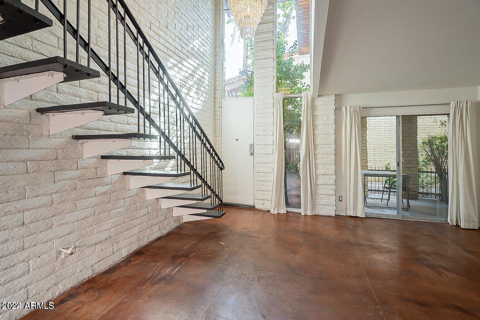 6925 E 4TH Street, 25