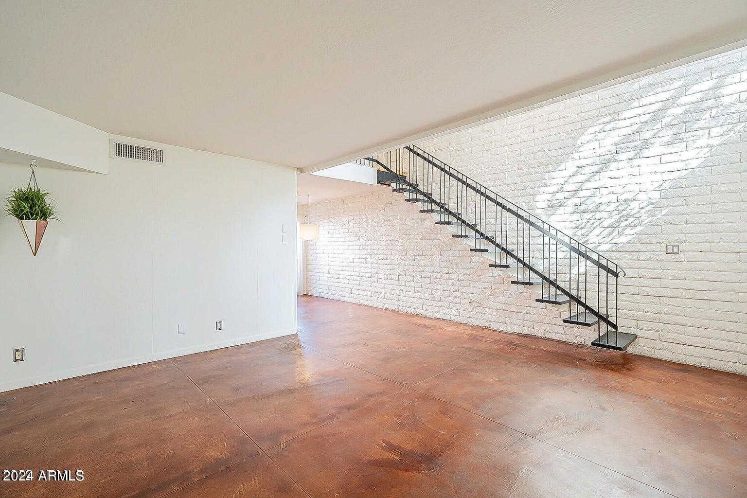 6925 E 4TH Street, 25