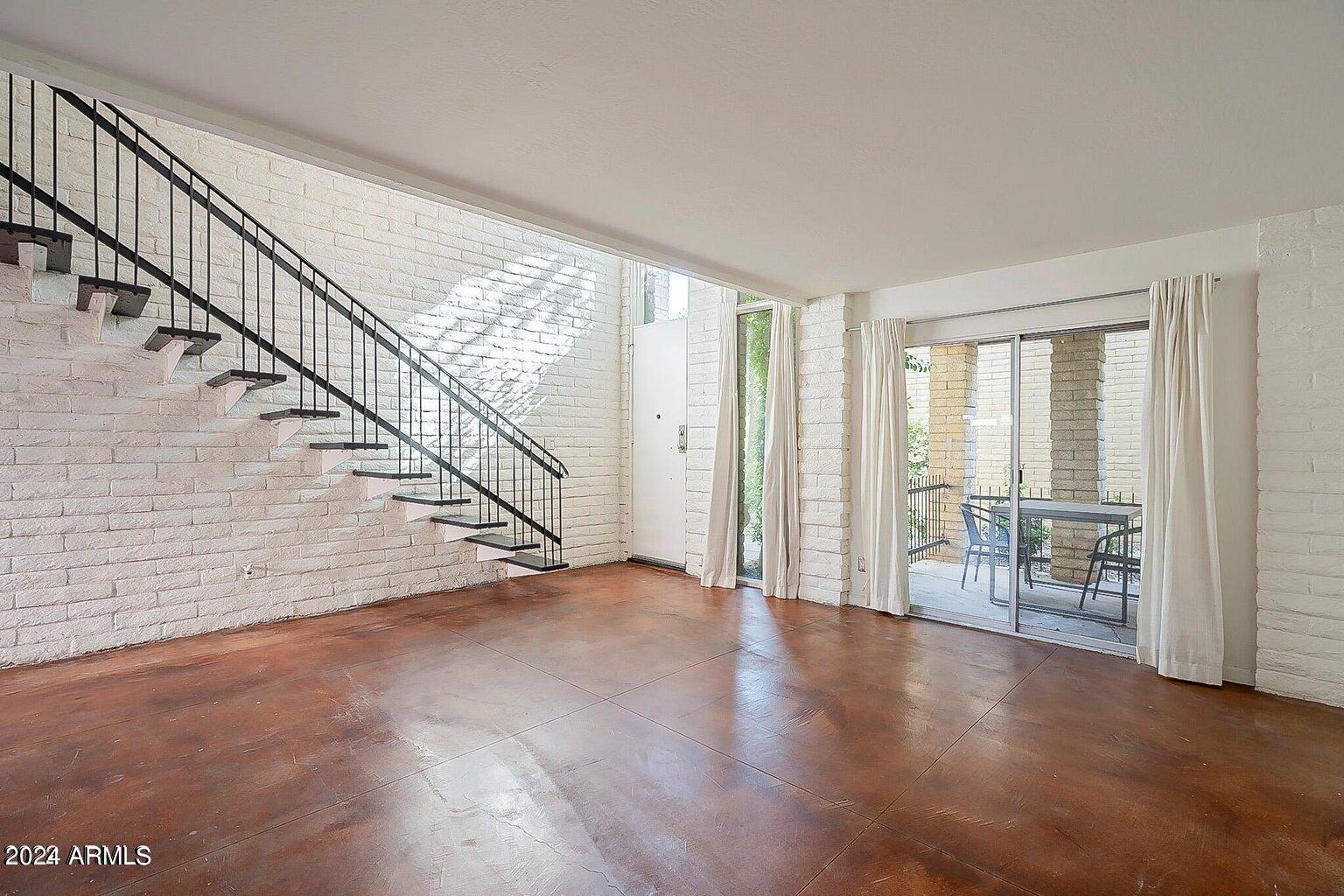 6925 E 4TH Street, 25