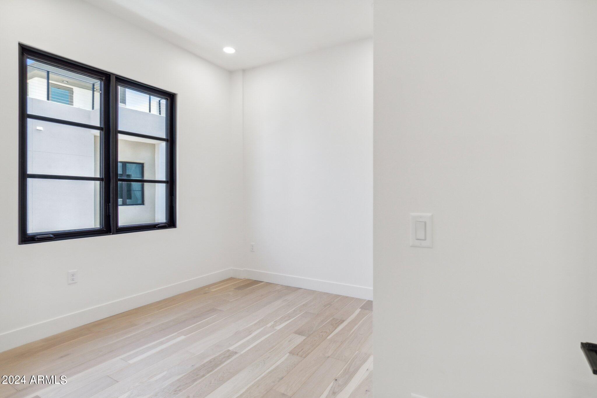 1501 N MILLER Road, 1016