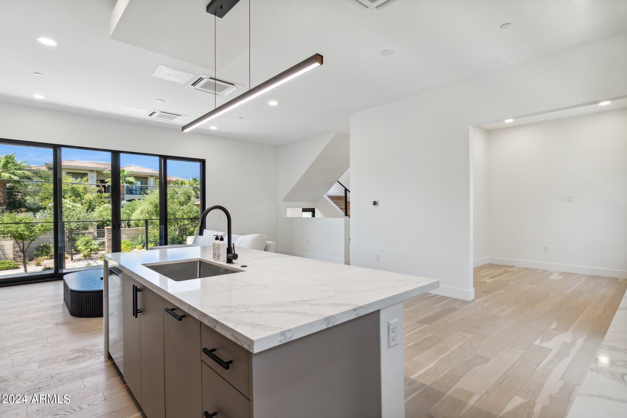 1501 N MILLER Road, 1016