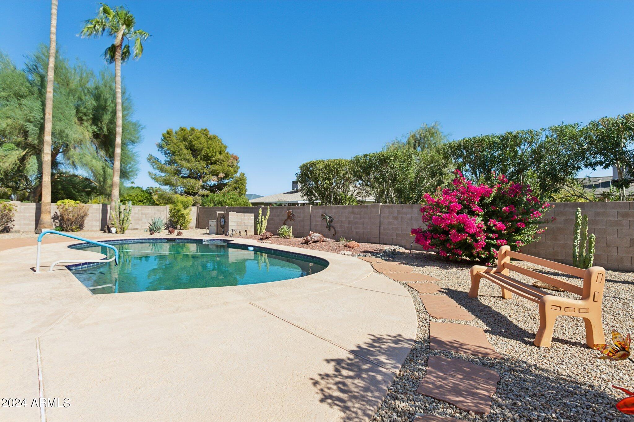 10004 W DESERT FOREST Circle