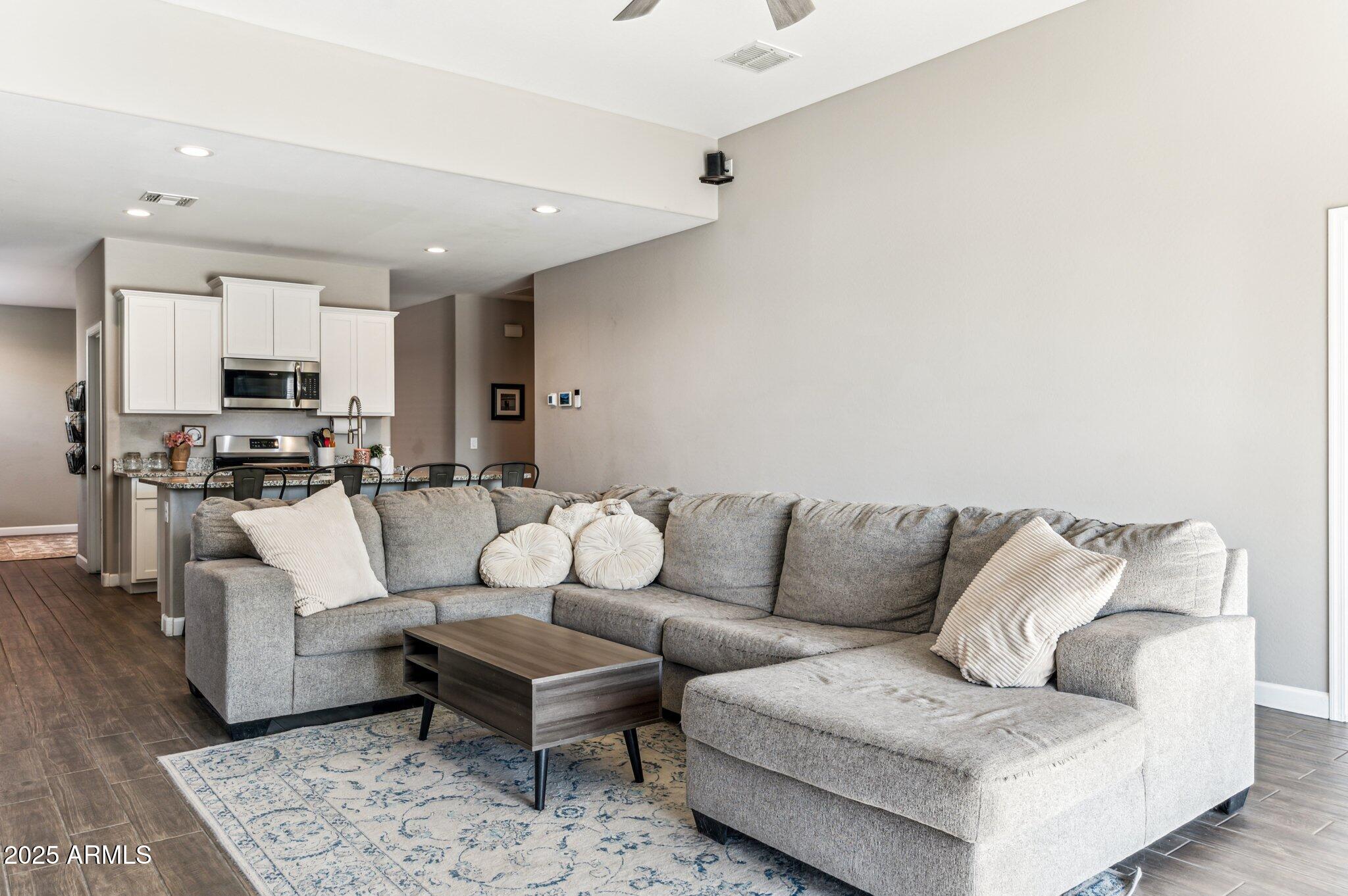 29681 W Columbus Avenue