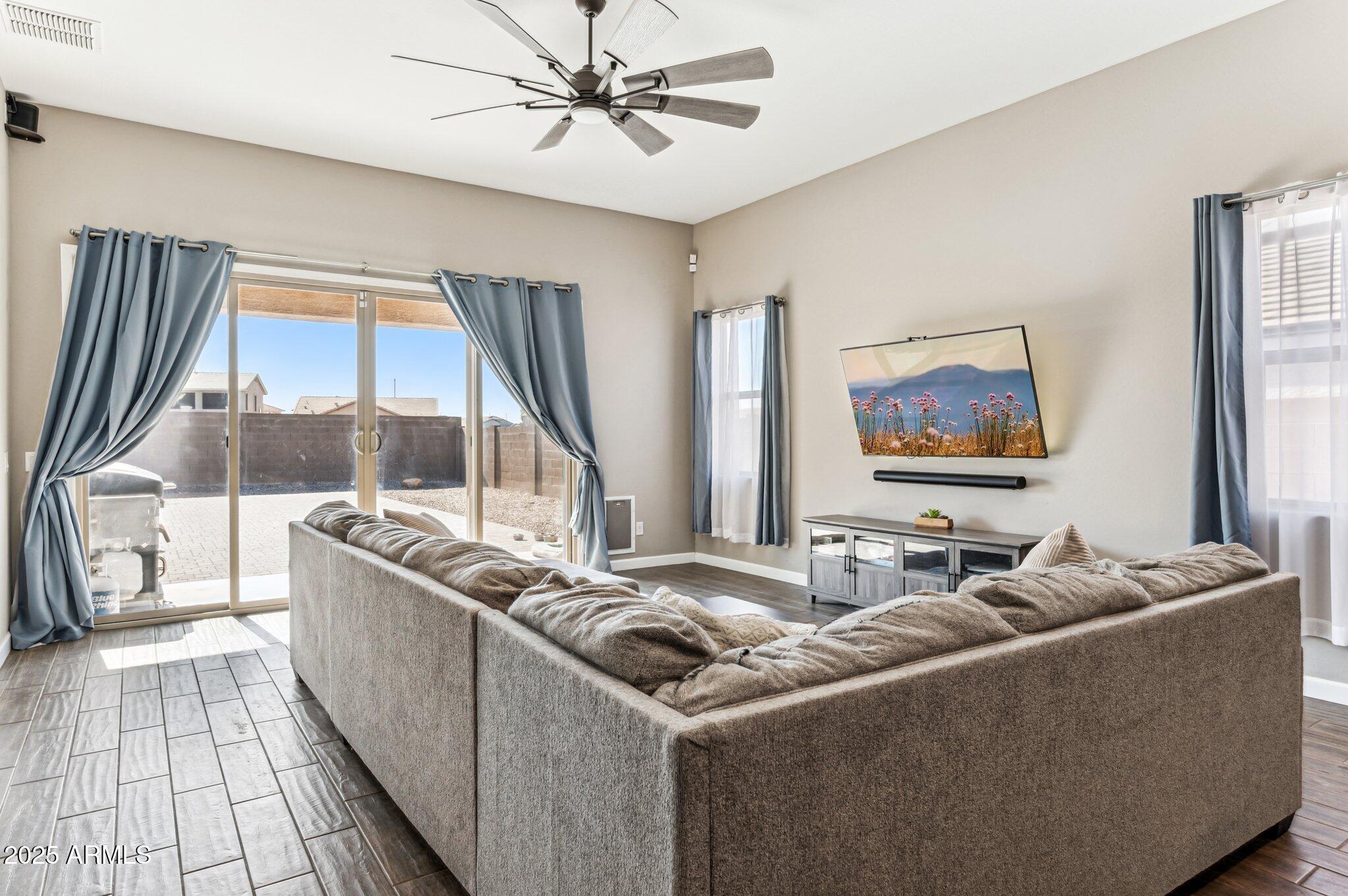 29681 W Columbus Avenue