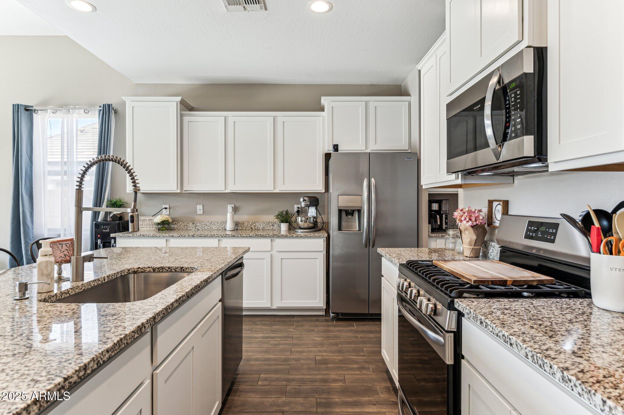 29681 W Columbus Avenue