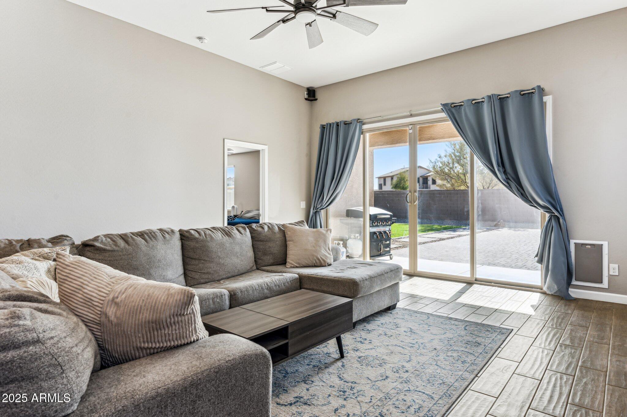 29681 W Columbus Avenue