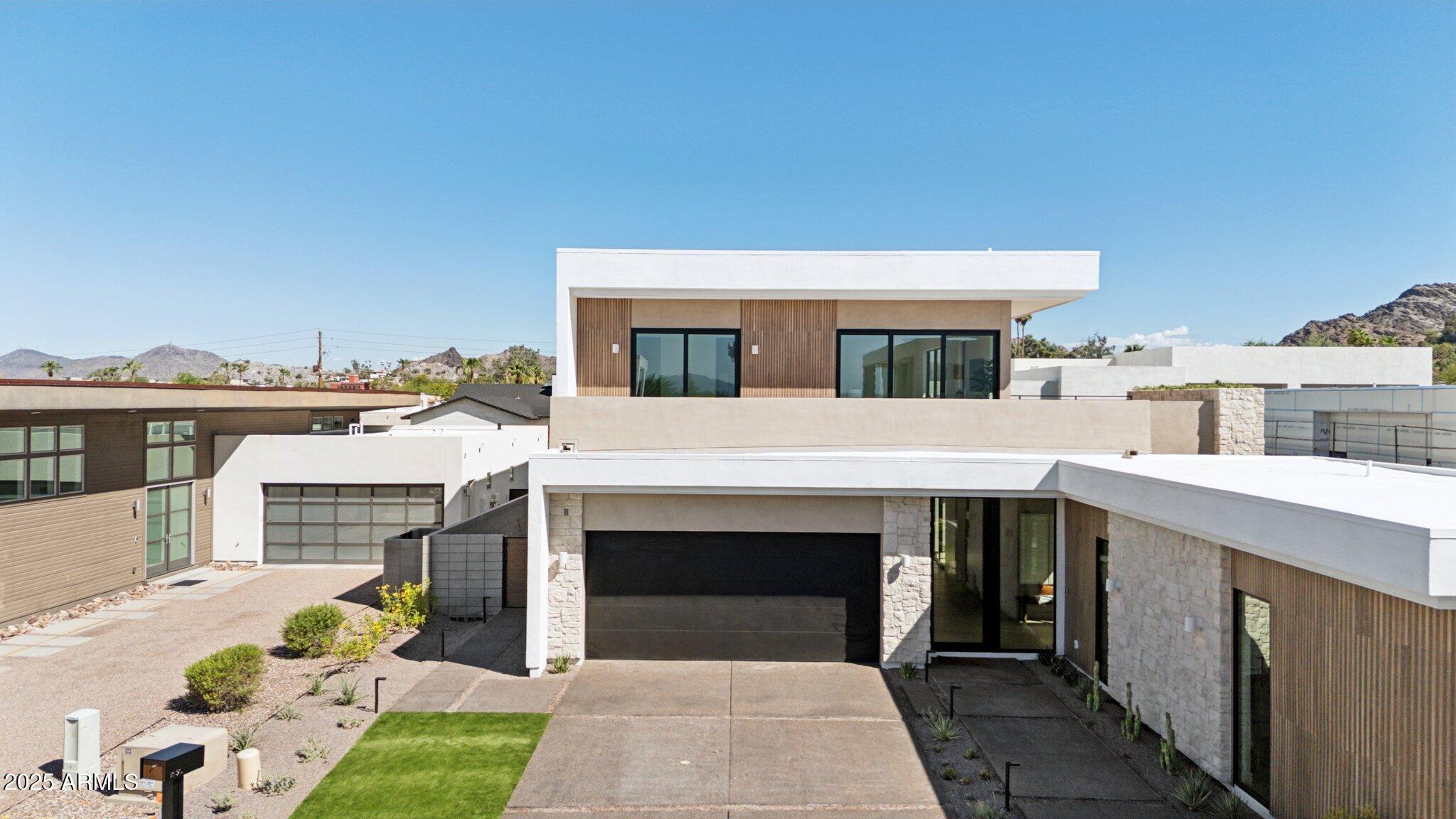 1830 E PALMAIRE Avenue