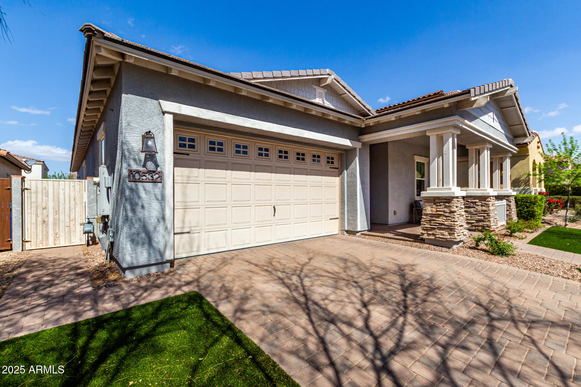 10532 E PALLADIUM Drive