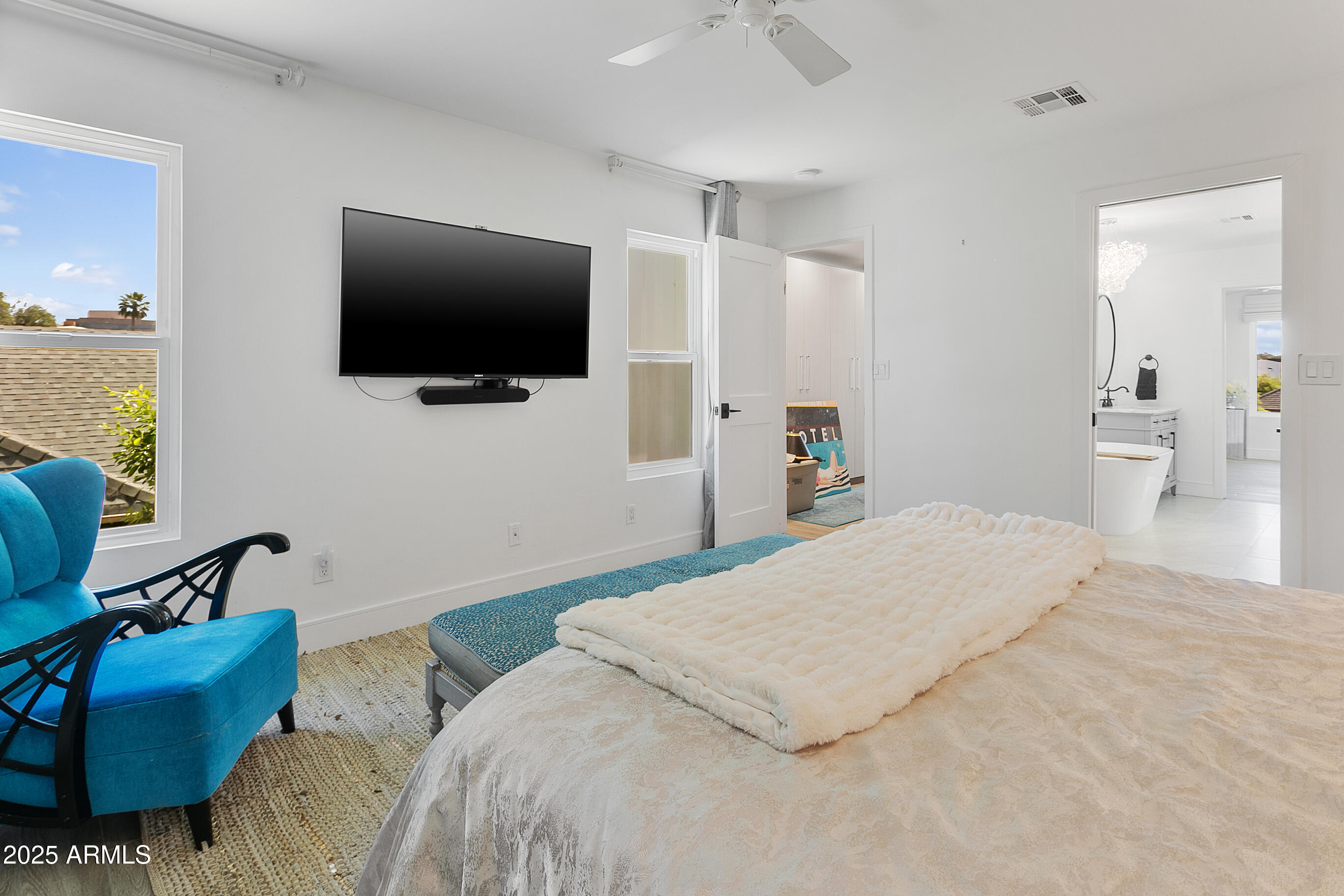 2108 E PASADENA Avenue