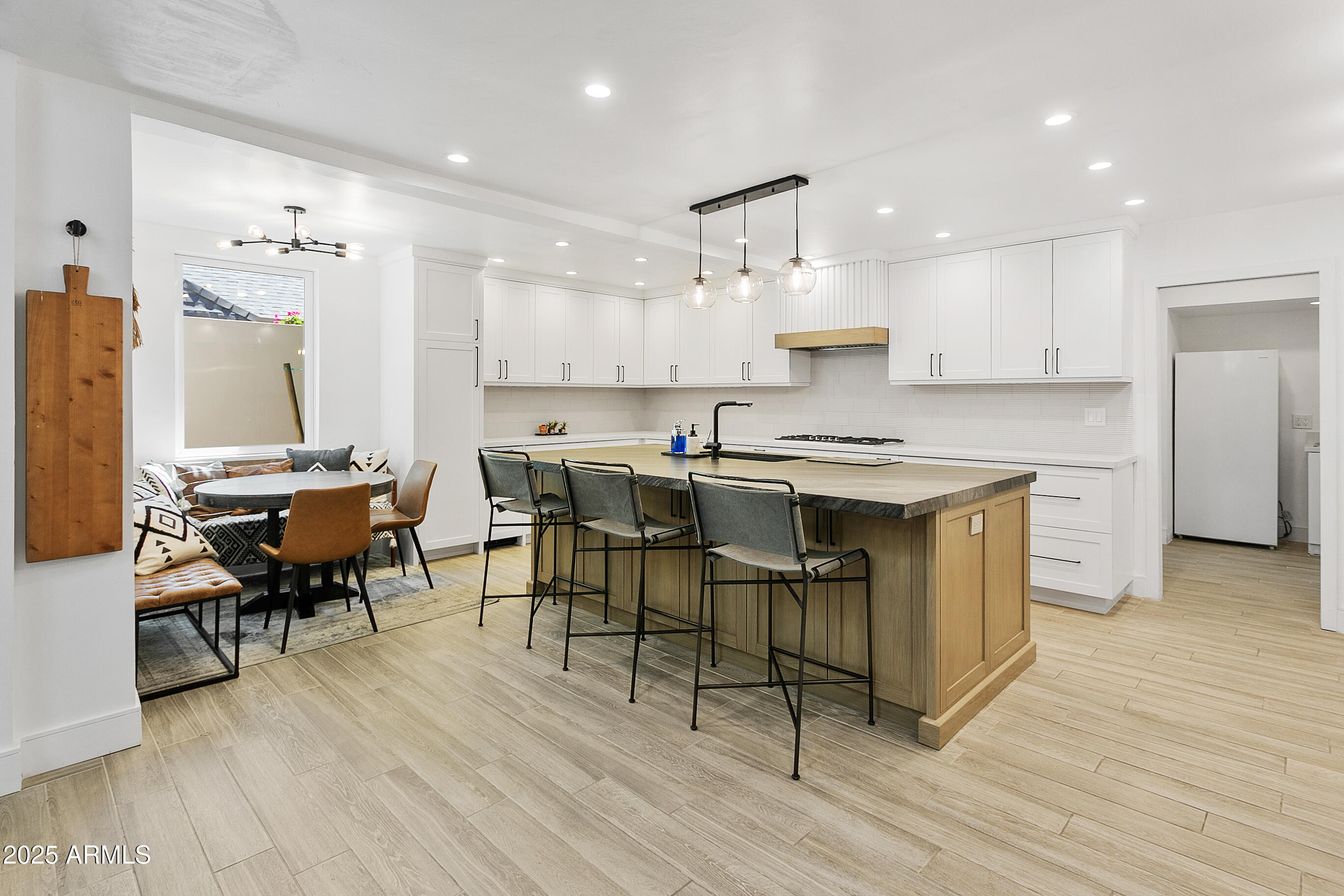 2108 E PASADENA Avenue