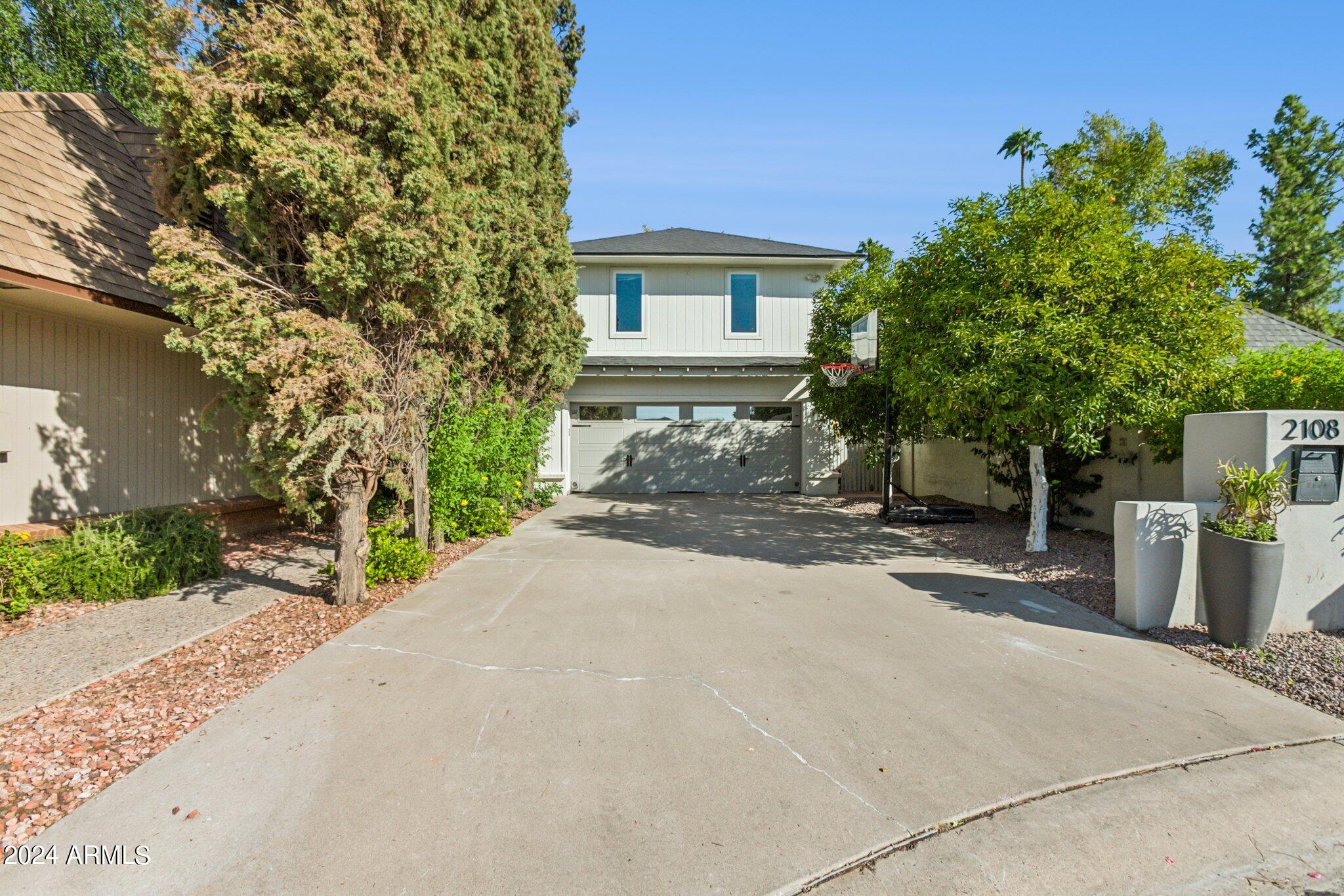2108 E PASADENA Avenue
