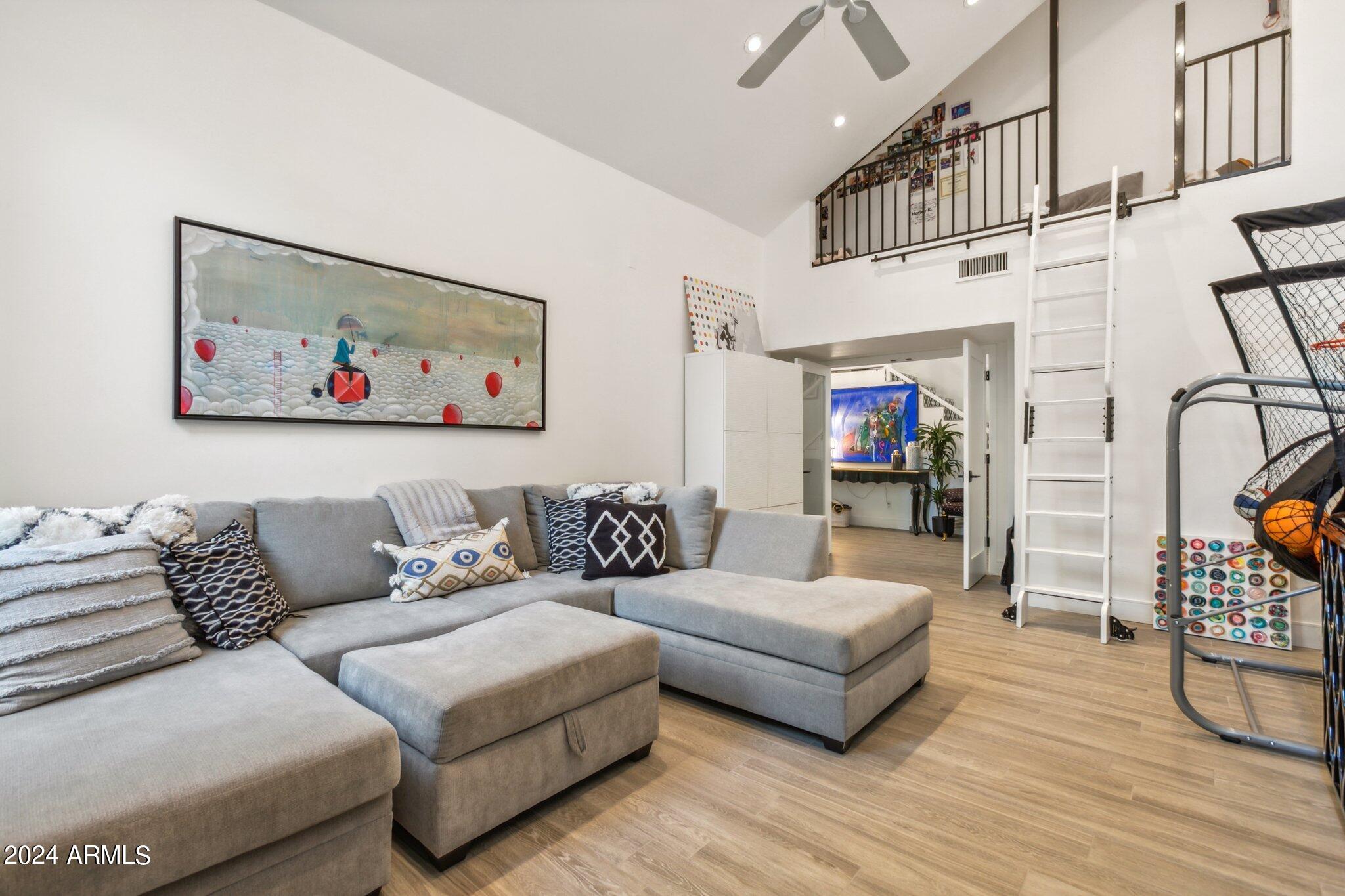 2108 E PASADENA Avenue