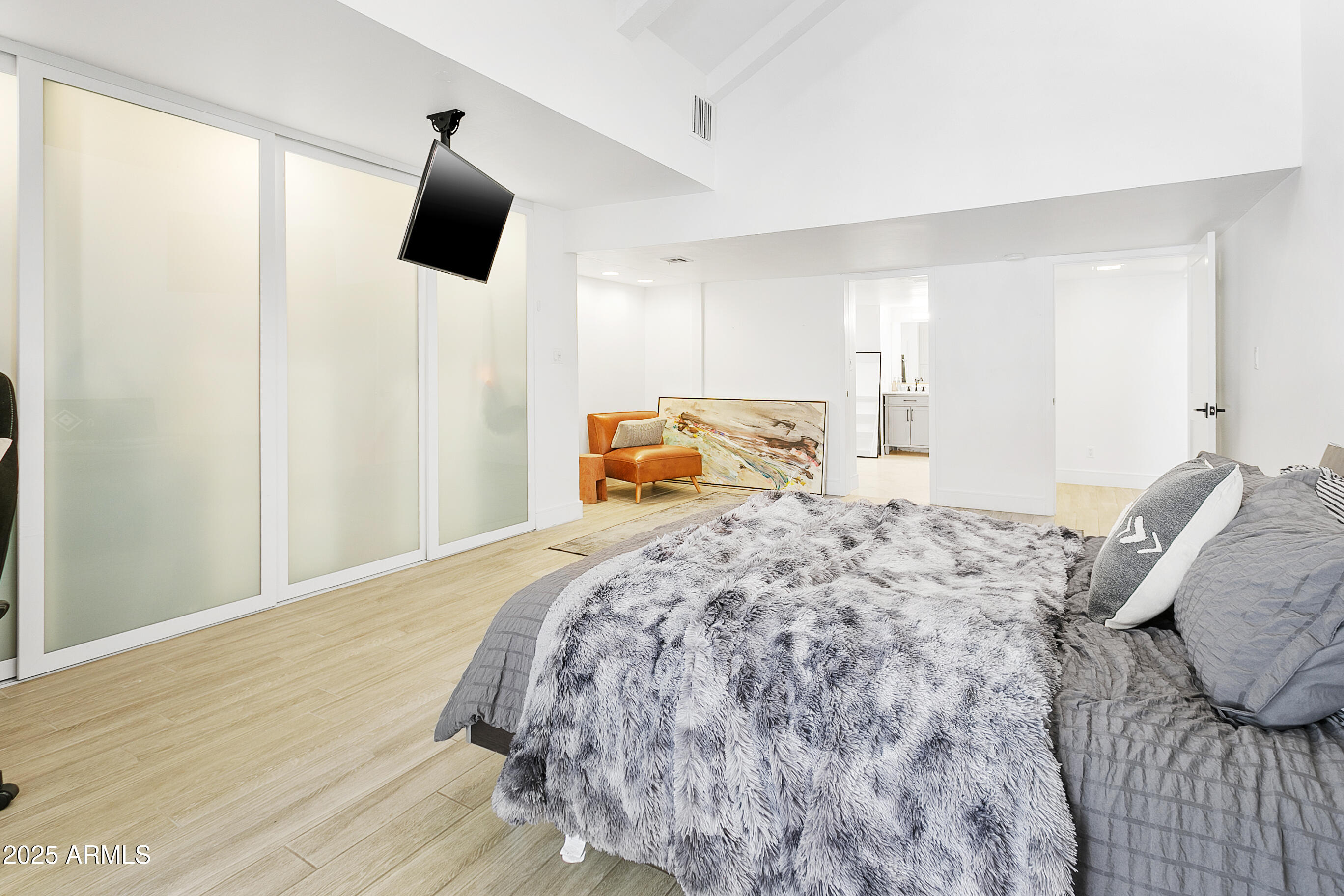 2108 E PASADENA Avenue