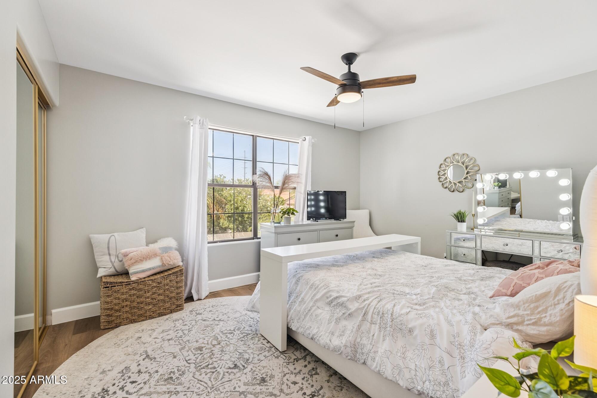 5556 E SANDRA Terrace